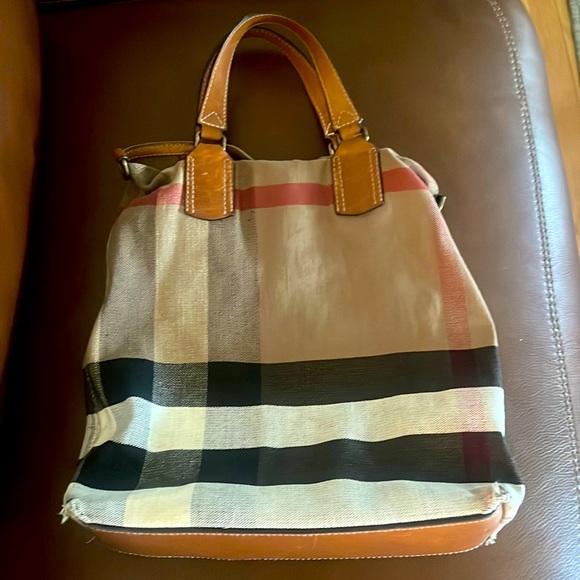 Burberry Bag - Picture 1 of 4